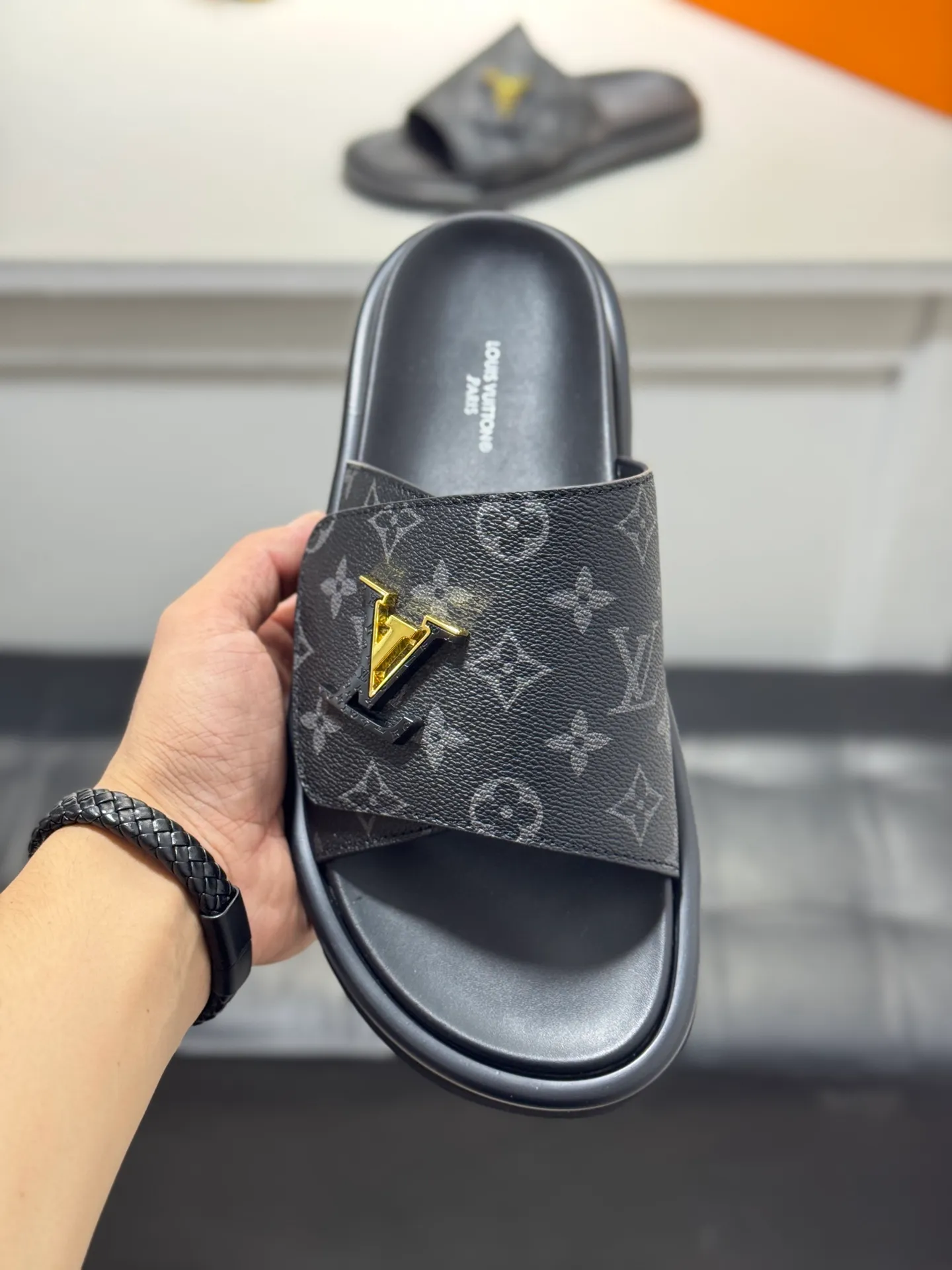 Men's Men's Shoes💰360 [New Style]🦇🦇Top Original [Louis Vuitton] Slippers for Couples👫Spring and Summer Style🎯🎯As an active family in the fashion industry ⭐ Lv takes bold innovation as its true nature ⚡Fabric and floral with hardware🔥Clean and neat ⚡Fashionable and elegant🌹Multiple colors available Size: 36-44 (45. Customized